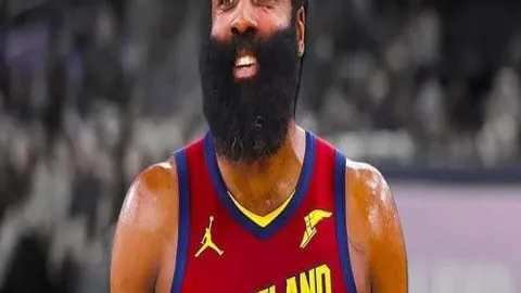 传奇足坛双星闪耀：斯特林与巴洛特利领衔，利物浦与曼城名将盘点！